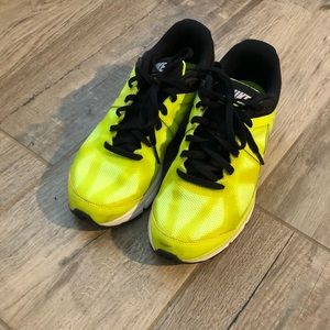 Nike Air Max, Size 5.5 (Big Kids)